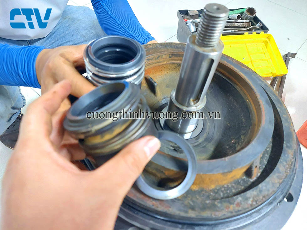 Bảo dưỡng thay phớt bơm công nghiệp uy tín, chất lượng
